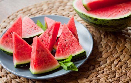 吃瓜群众坐小板凳视频大全,视频大全带你领略民间趣味