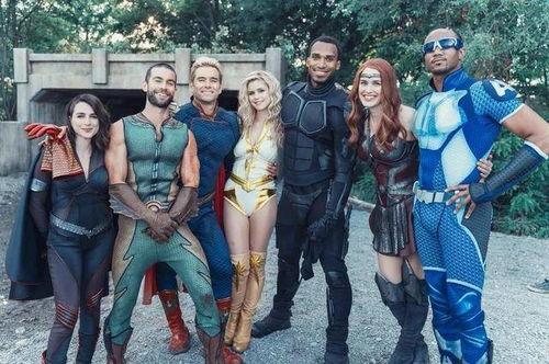 黑袍纠察队高清吃瓜群众,高清视角下的吃瓜群众众生相