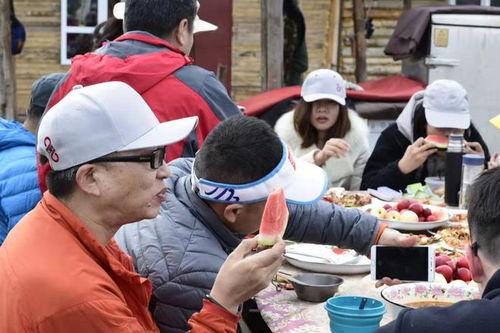 伊宁市的吃瓜群众叫什么,揭秘本地热门话题背后的故事