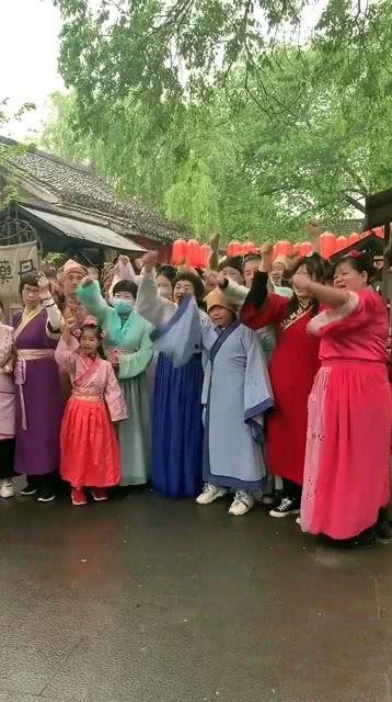 吃瓜群众的演出图片高清,吃瓜群众舞台魅力瞬间