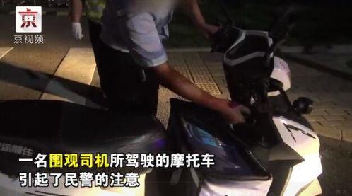 怪异吃瓜群众围观视频,揭秘网络视频背后的疯狂世界